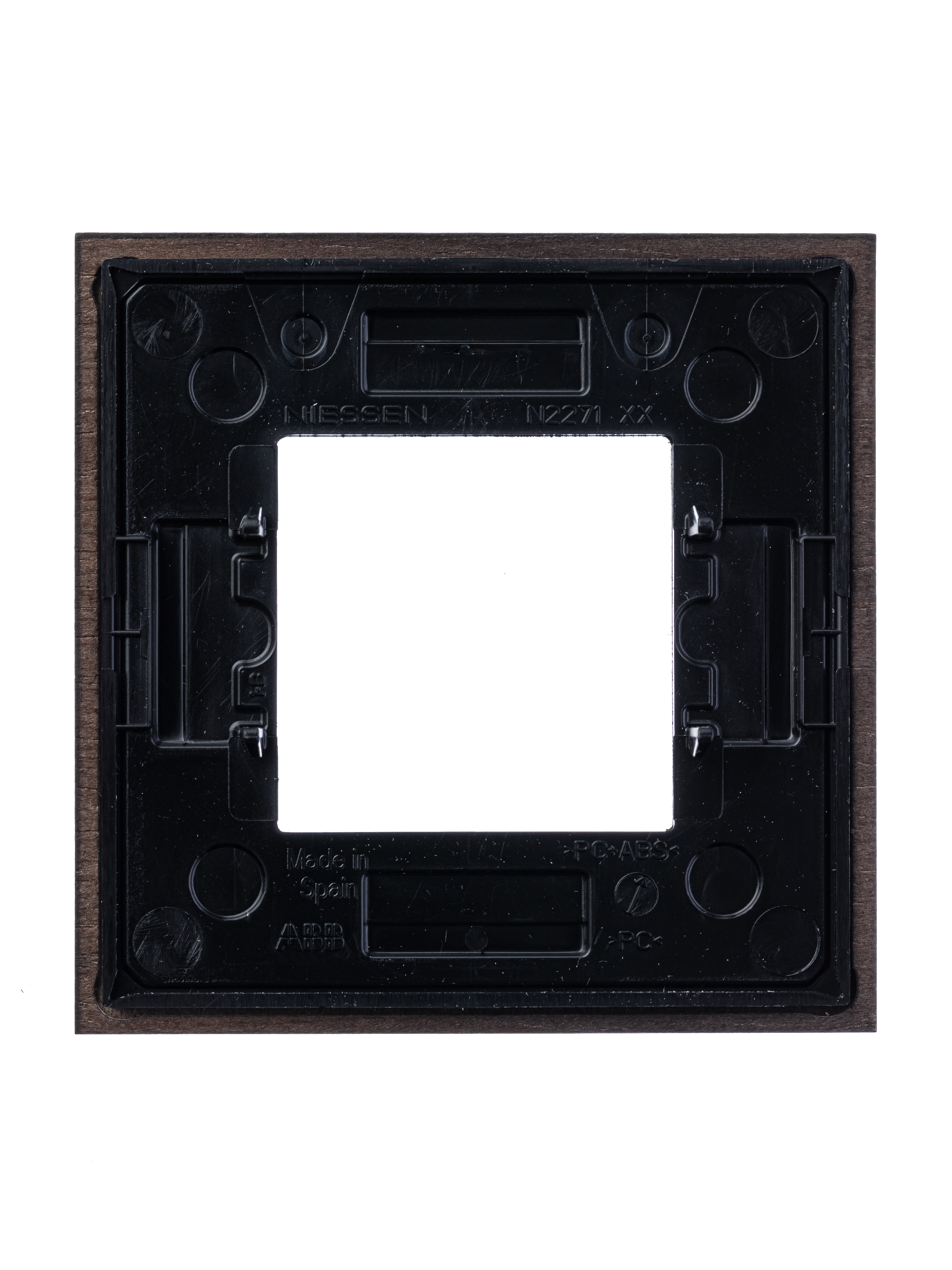 

ABB TCND Фитинг AT16/M16/SF45/BLY, 45°, РА66/никел.латунь/эласт., черный/желтый, резьба M16, d16, 10, TCND